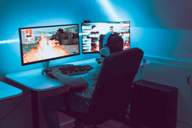 How Random Number Generators Power Online Games