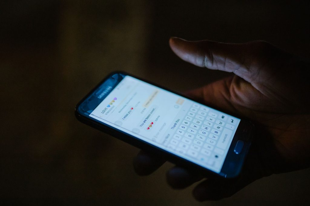 Why the Shortest Online Message Can Be the Most Misleading